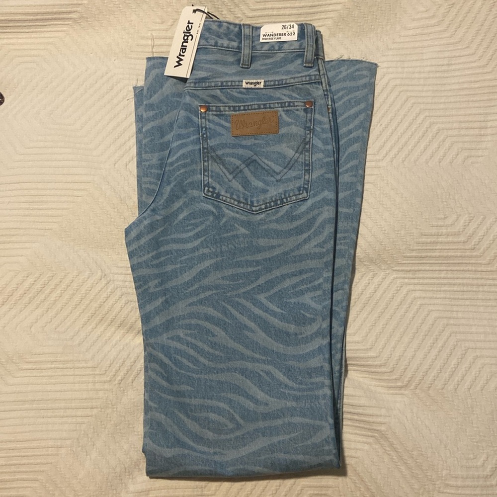 NWT Wrangler Medium Wash Meow Laser Tiger Stripe 622 Wanderer Flare Jeans